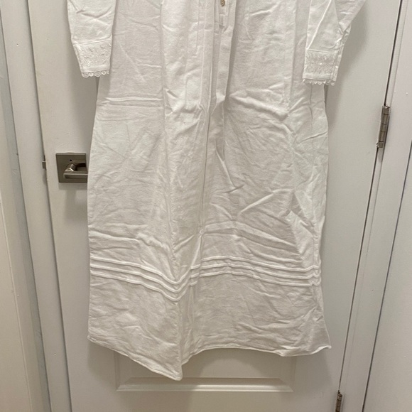 Eileen West White Long Sleeve nightgown with Lace Detail - Picture 3 of 4